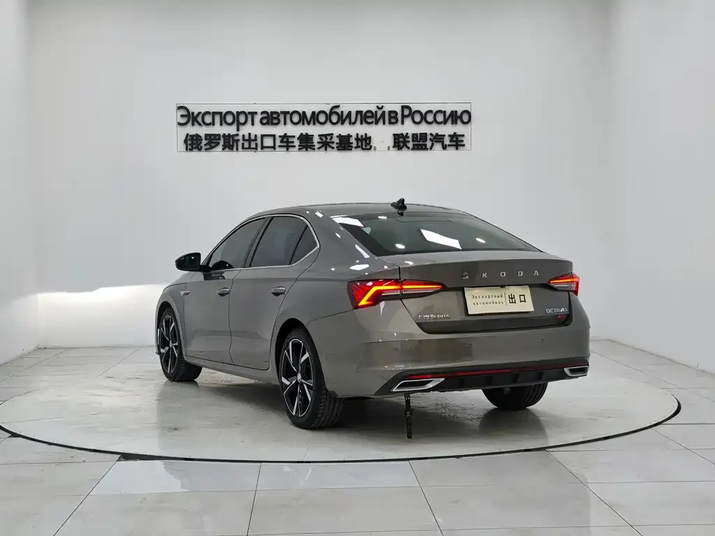Skoda Octavia — фото 7