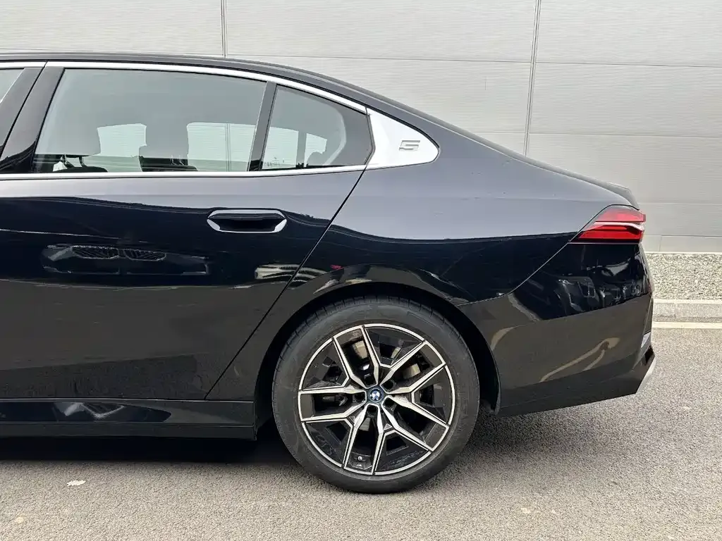 BMW i5 2024 из CN, фото 4