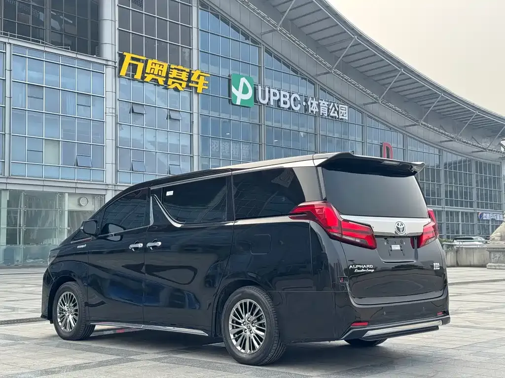 Toyota Alphard — фото 6