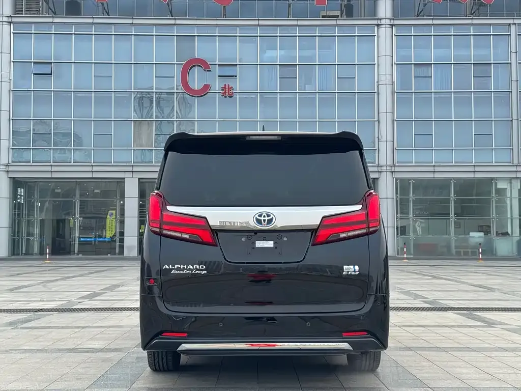 Toyota Alphard — фото 9