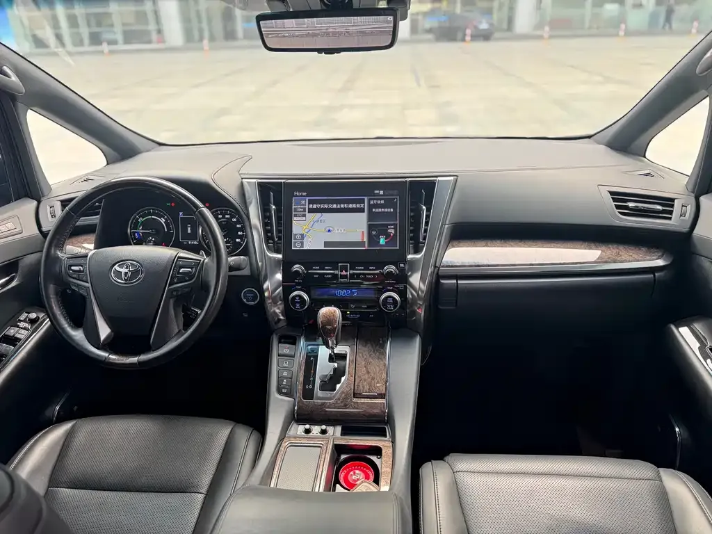 Toyota Alphard — фото 7