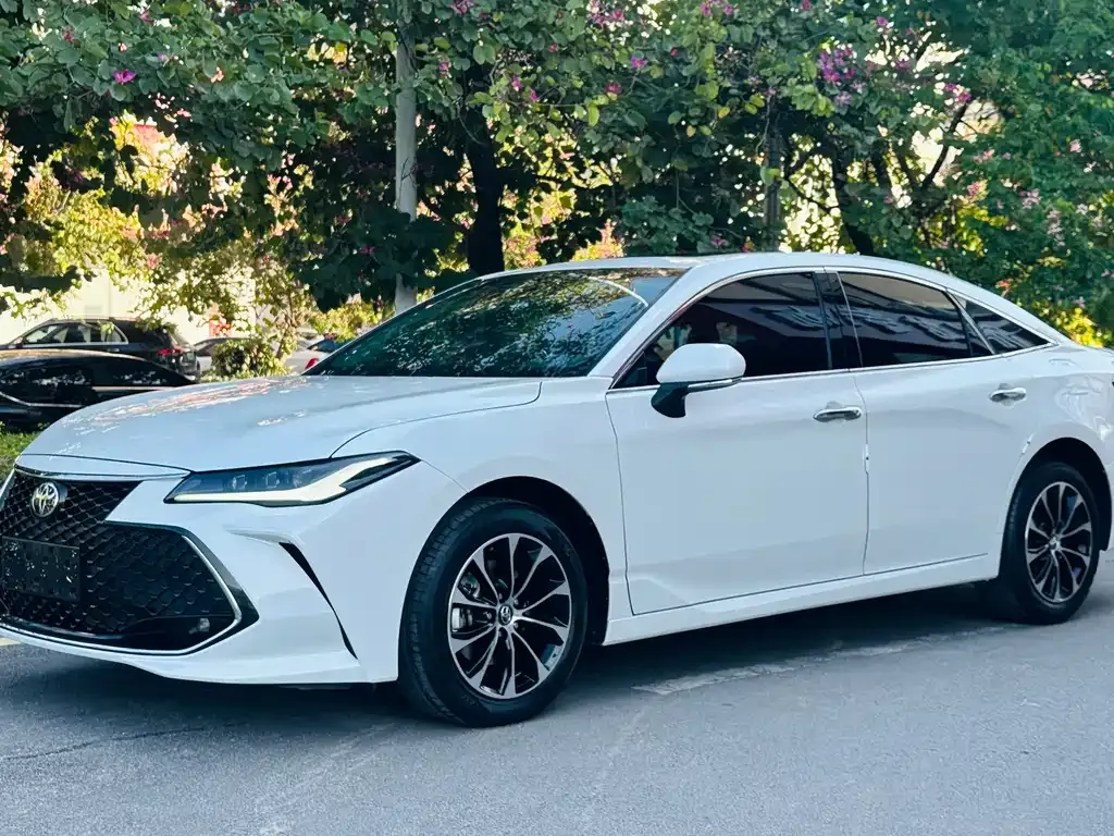 Toyota Avalon 2023 из CN, фото 1
