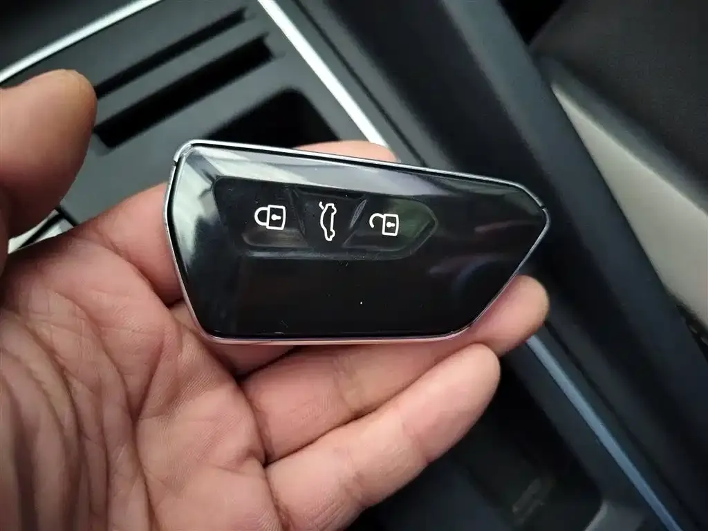 Volkswagen Golf 2024 из CN, фото 3