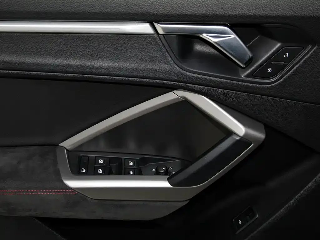 Audi Q3 Sportback — фото 10