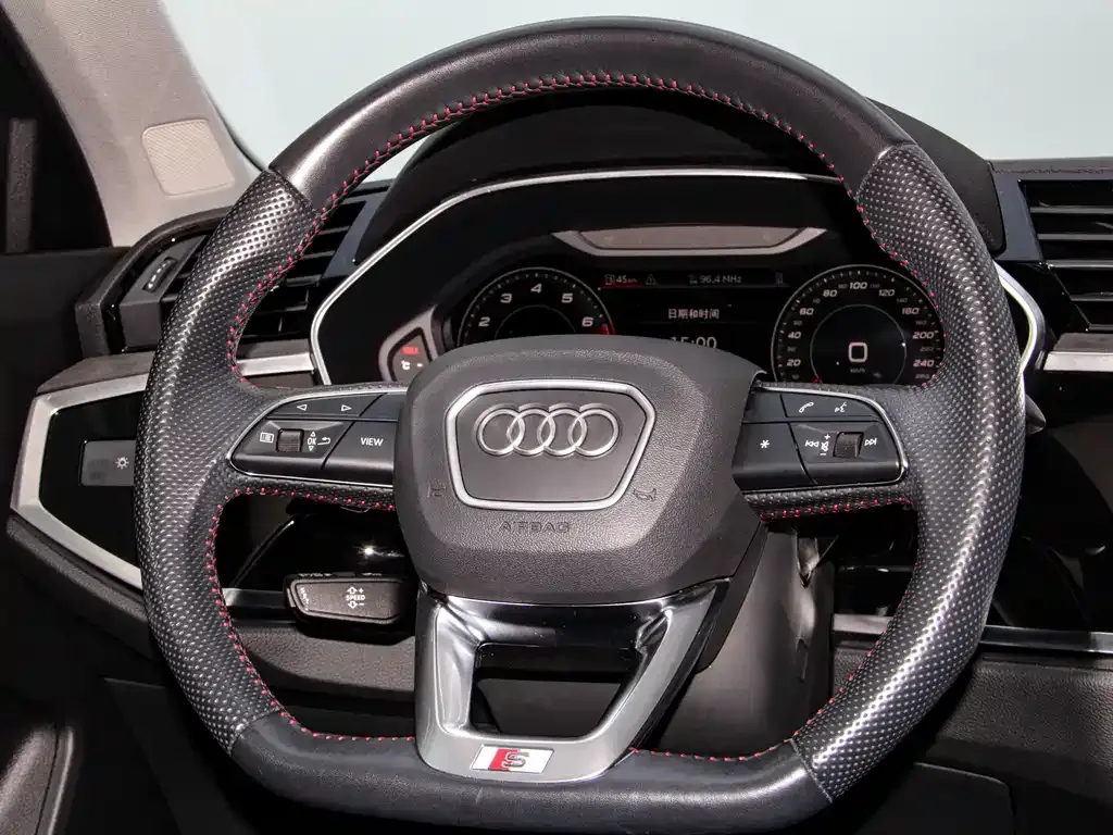 Audi Q3 Sportback — фото 8