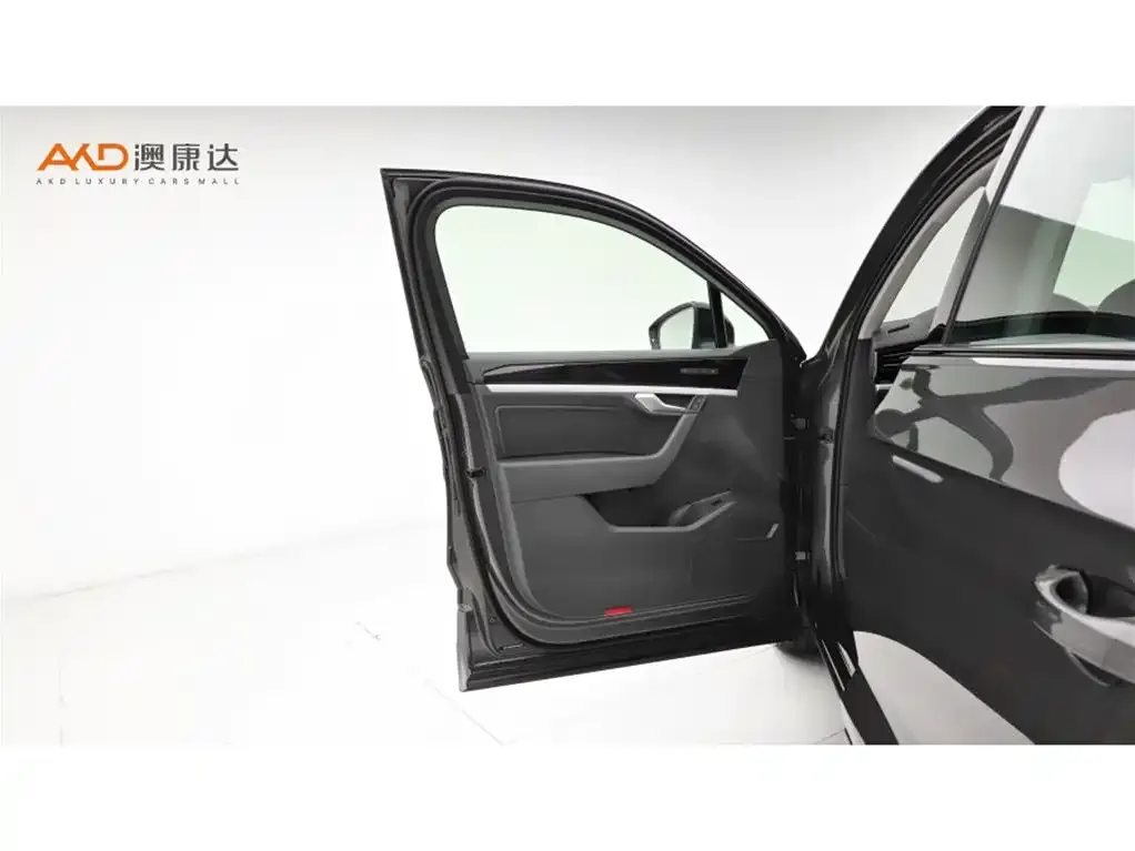 Volkswagen Touareg 2023 из CN, фото 10