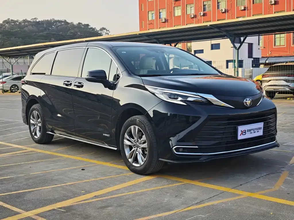 Toyota Sienna — фото 6