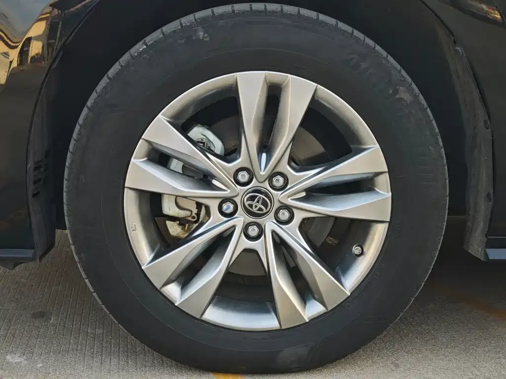 Toyota Sienna — фото 4
