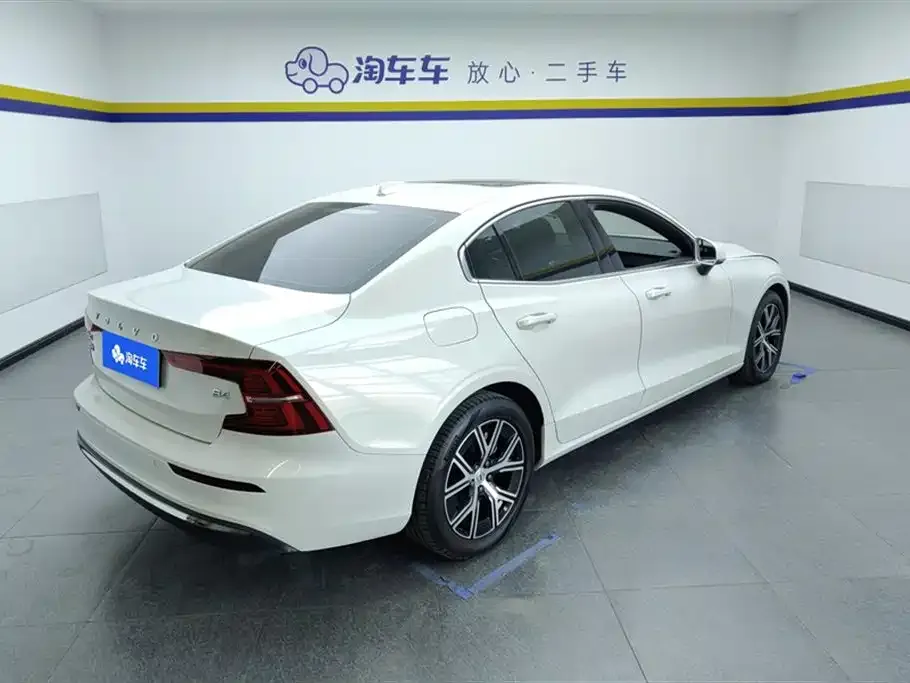 Volvo S60 2024 из CN, фото 2