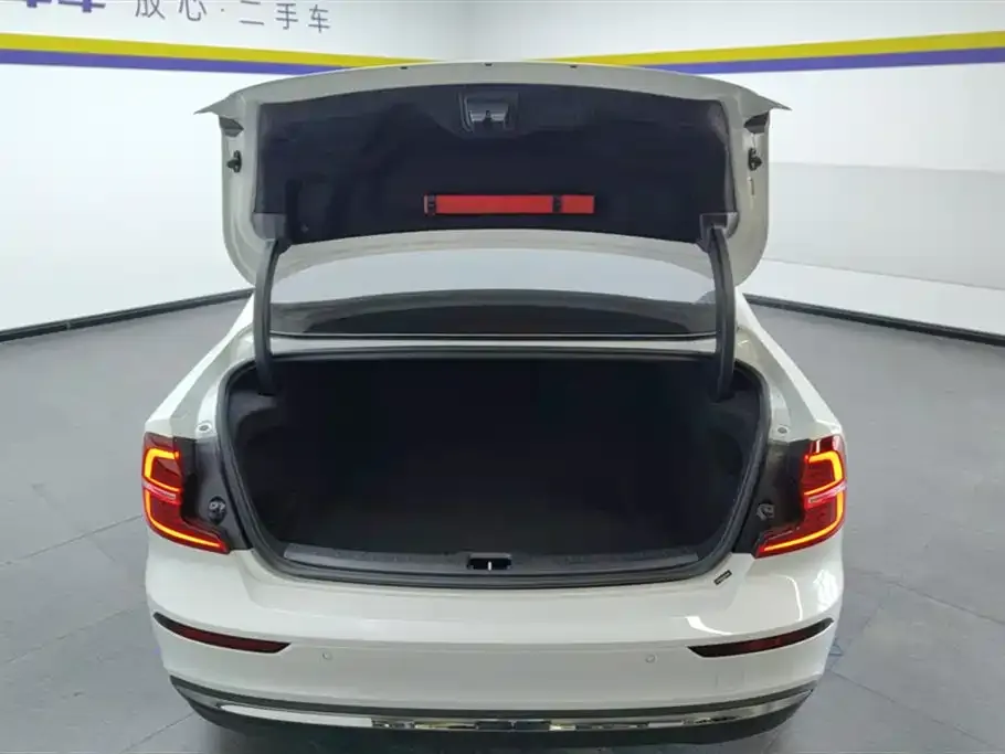 Volvo S60 2024 из CN, фото 8