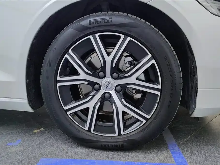 Volvo S60 2024 из CN, фото 10