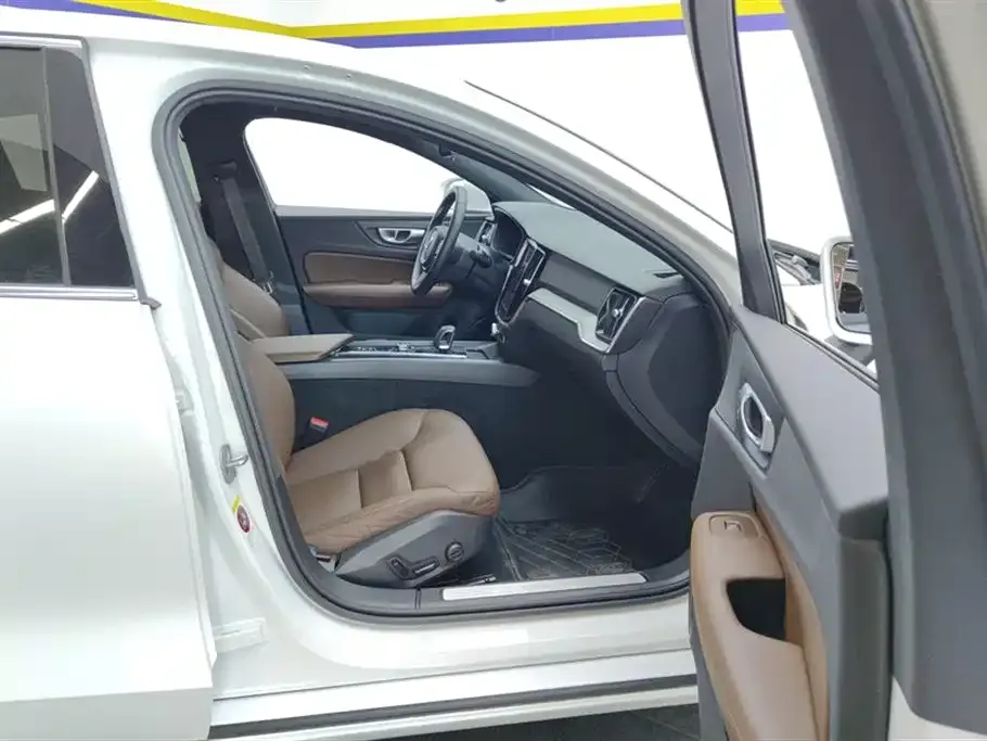 Volvo S60 2024 из CN, фото 4