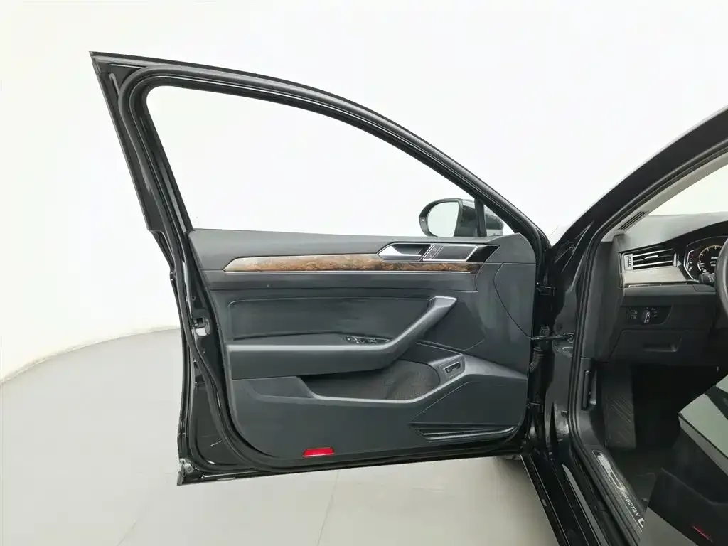 Volkswagen Magotan 2022 из CN, фото 8