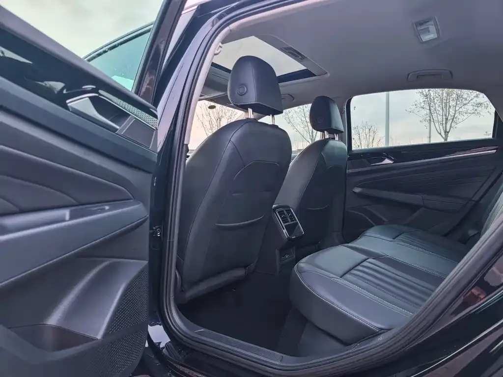 Volkswagen Passat 2022 из CN, фото 9