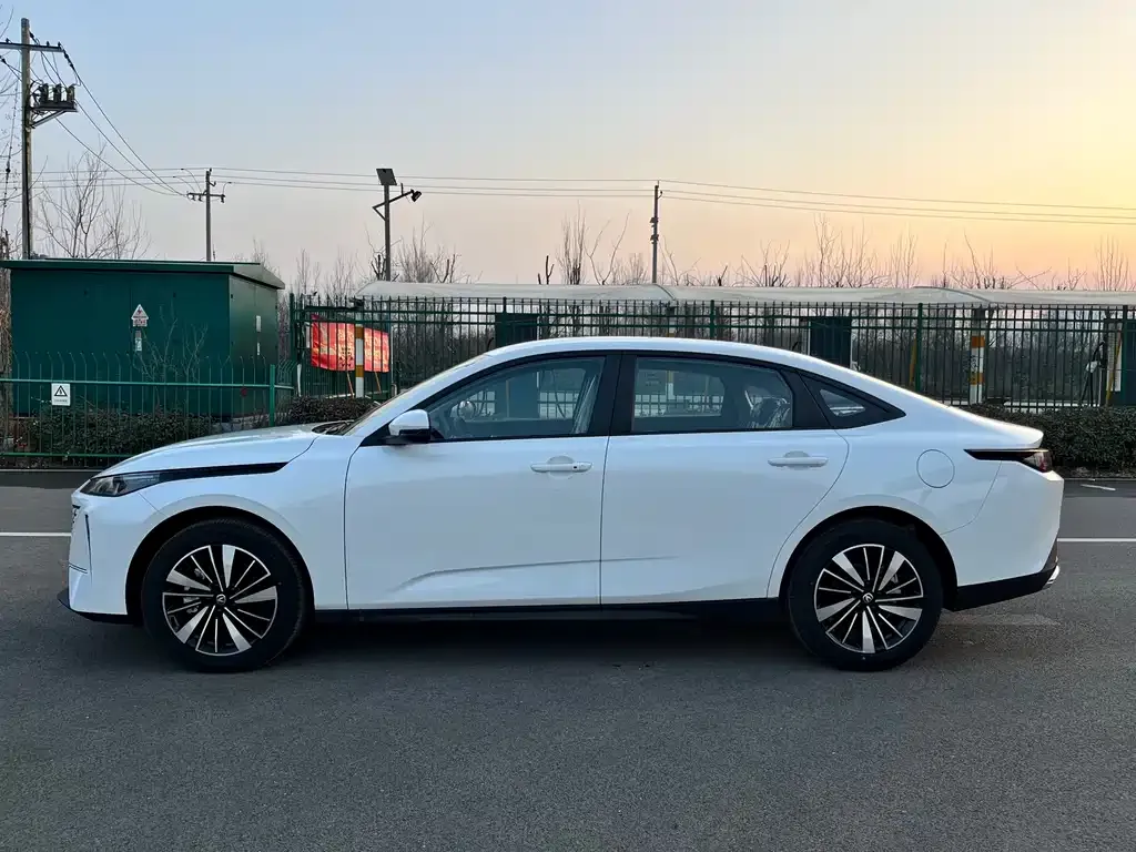 Changan Eado PHEV 2025 из CN, фото 4