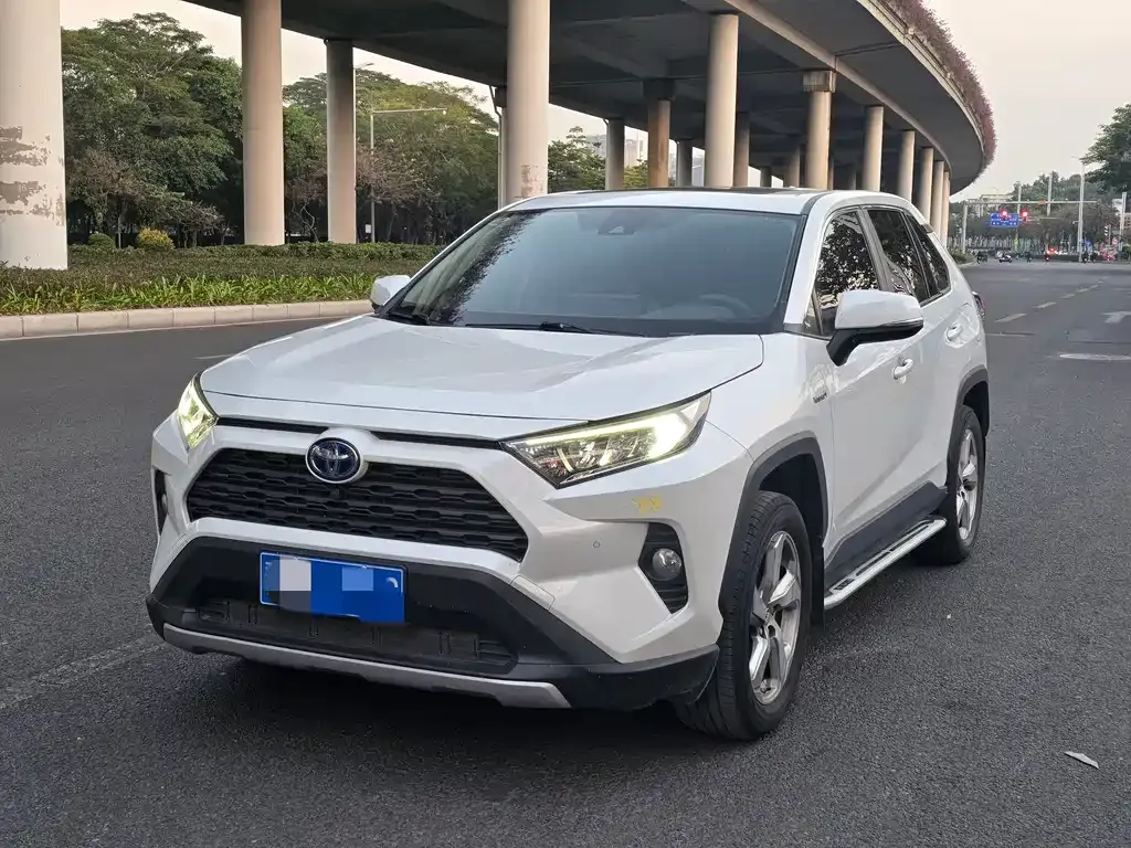 Toyota RAV4 2023 из CN, фото 1