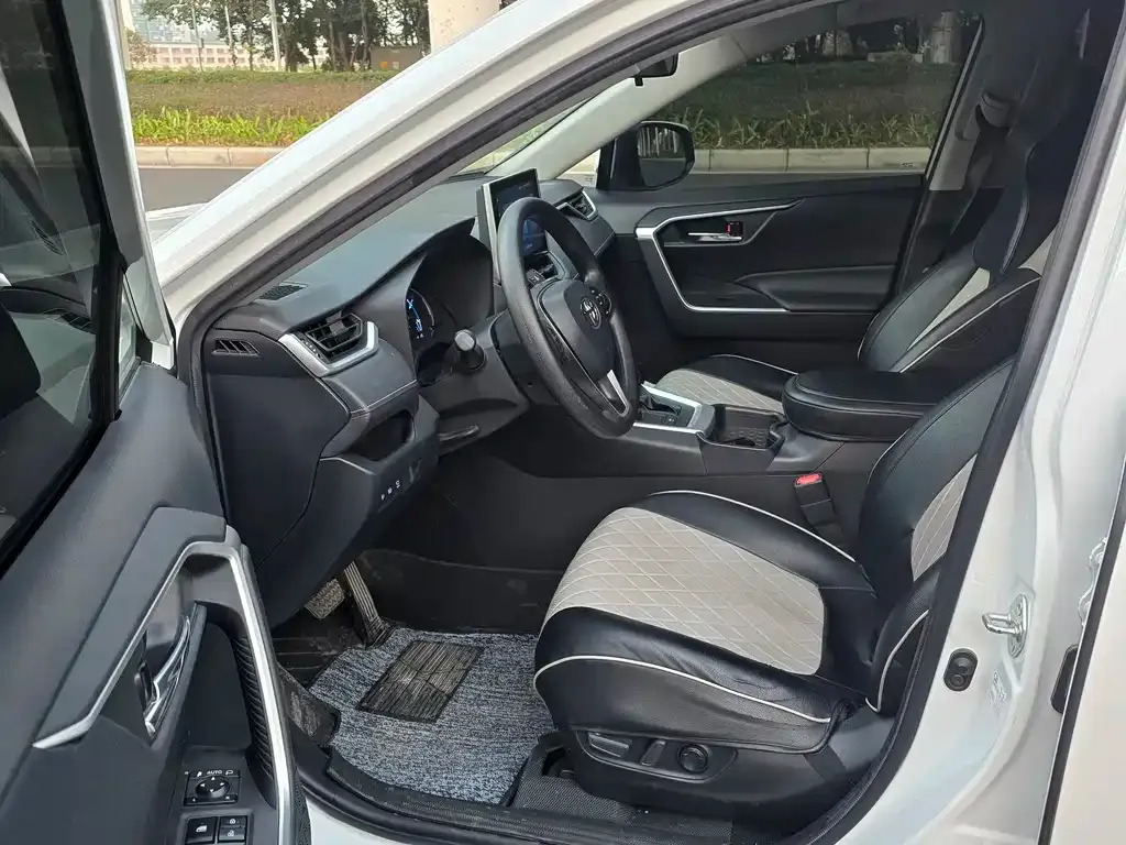 Toyota RAV4 2023 из CN, фото 6