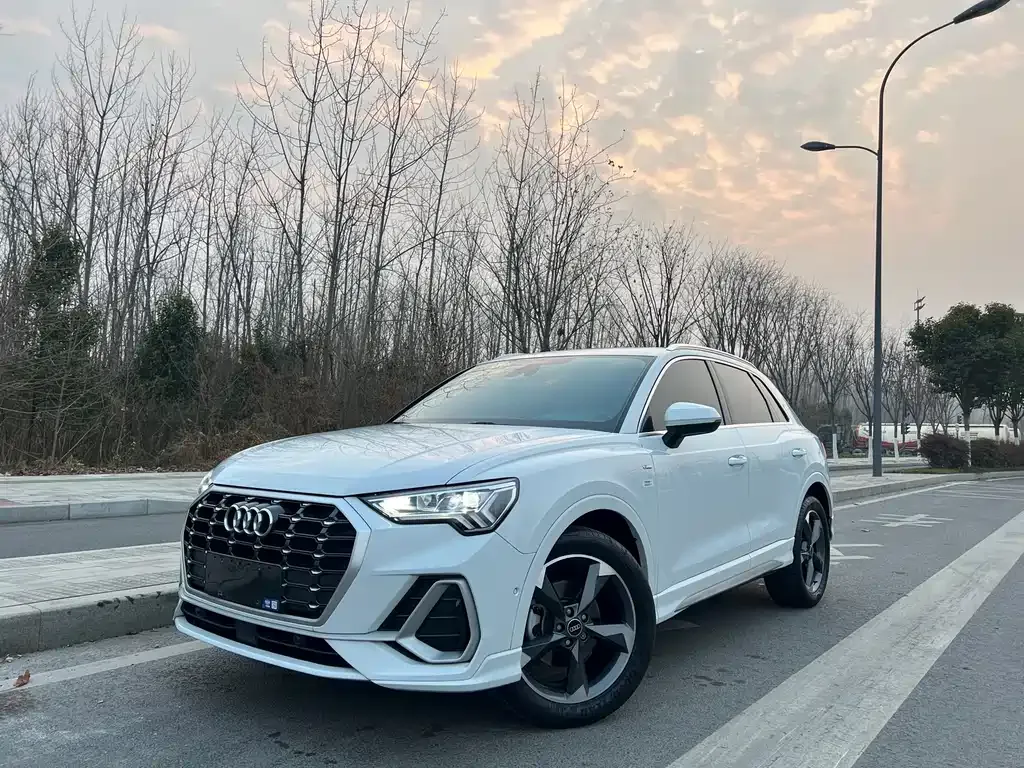 Audi Q3 — фото 1