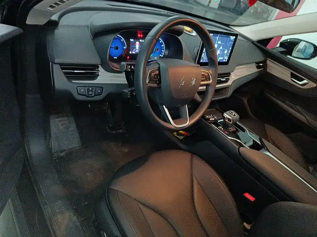 Hongqi E-QM5 — фото 10