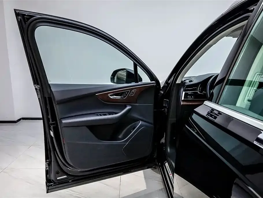 Audi Q7 2021 из CN, фото 8