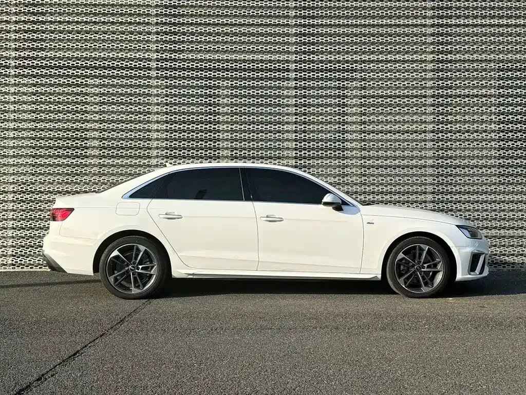 Audi A4L 2023 из CN, фото 6