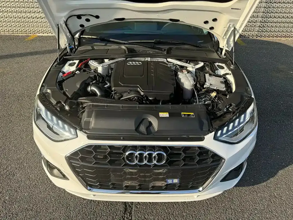 Audi A4L 2023 из CN, фото 2