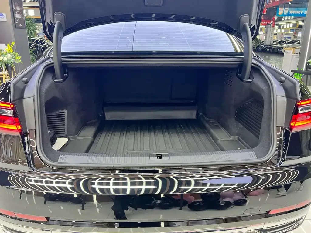 Audi A8 2022 из CN, фото 4