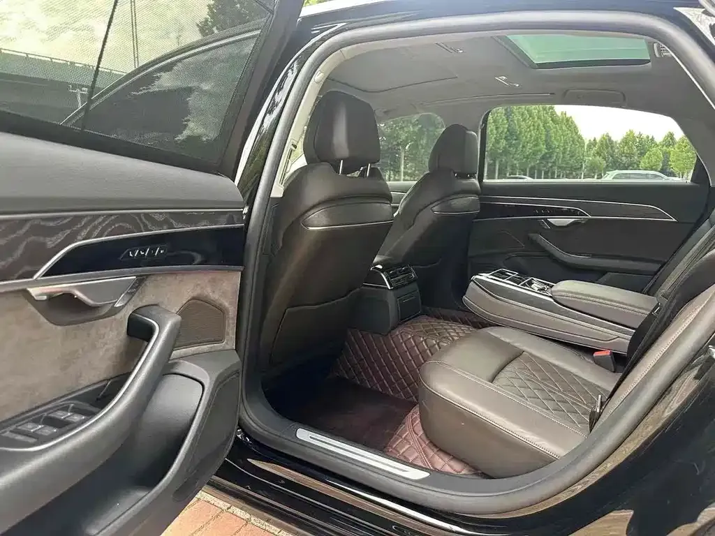 Audi A8 2022 из CN, фото 3