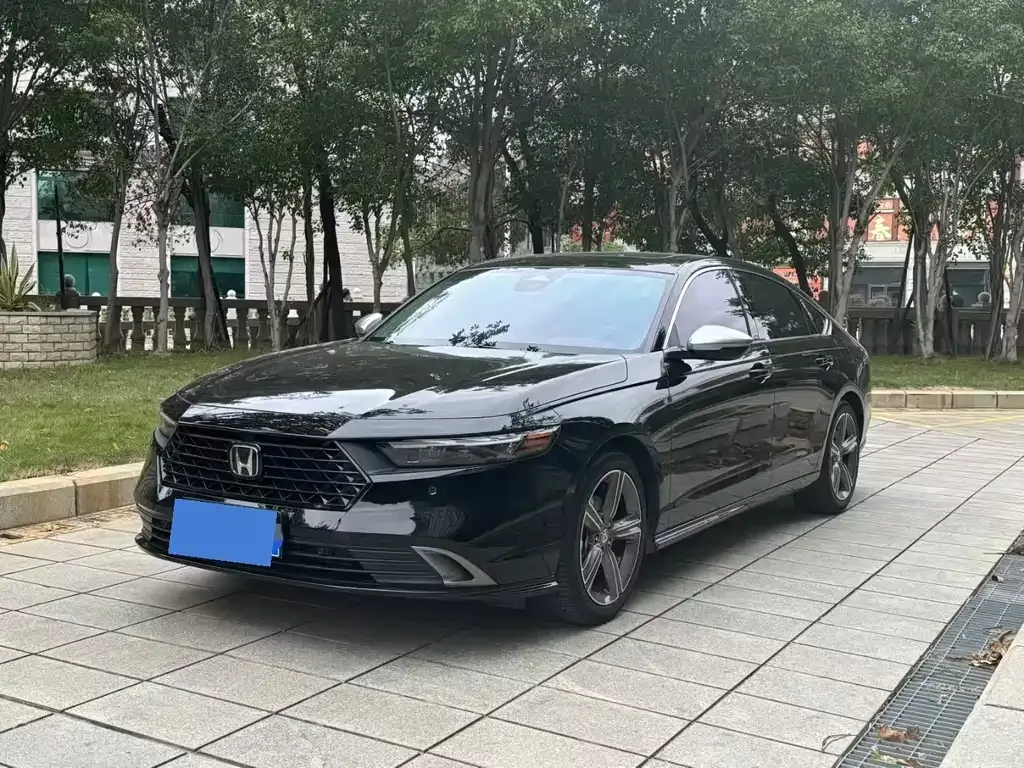 Honda Accord — фото 1
