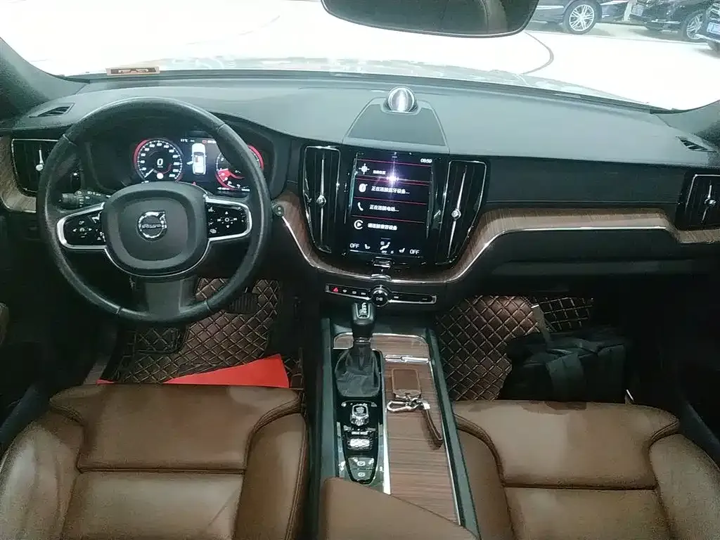 Volvo XC60 2021 из CN, фото 2
