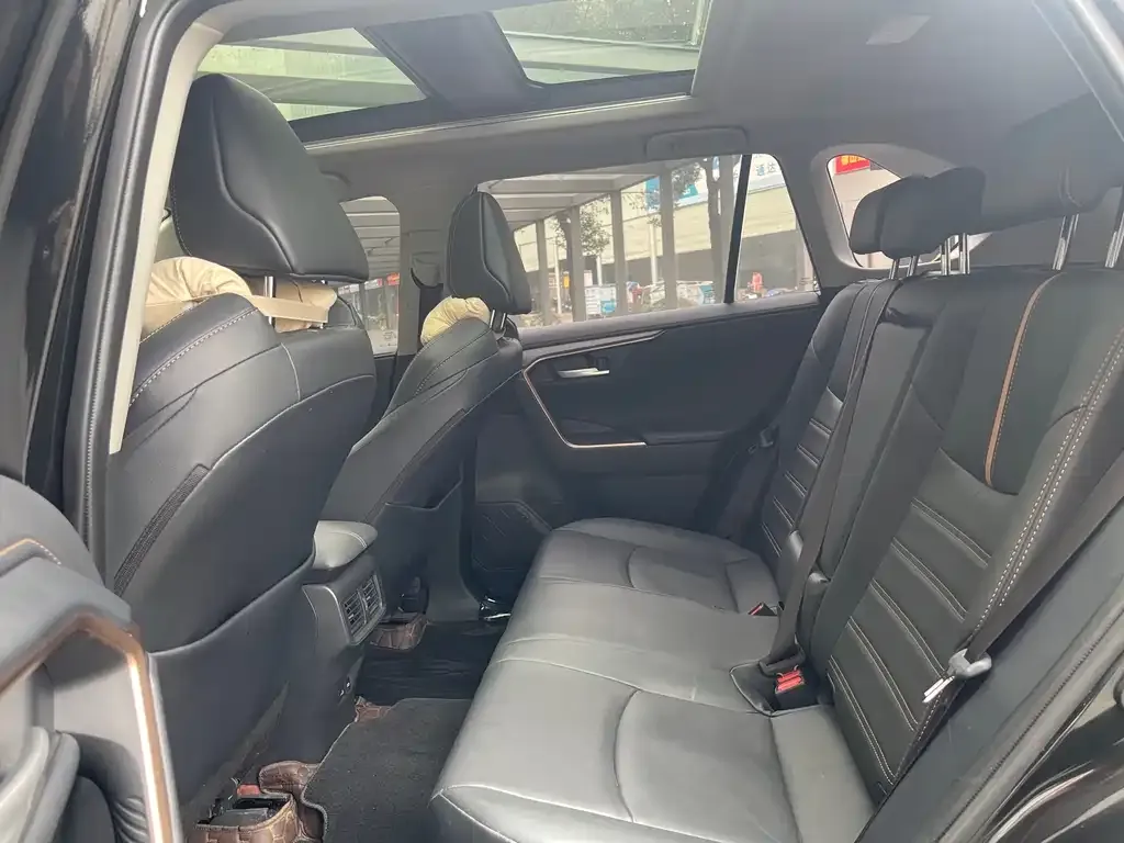 Toyota Wildlander 2024 из CN, фото 4