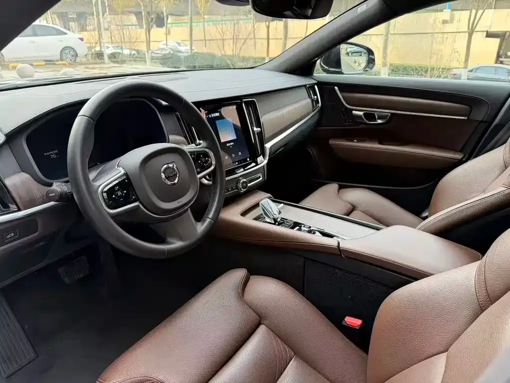 Volvo S90 2025 из CN, фото 2
