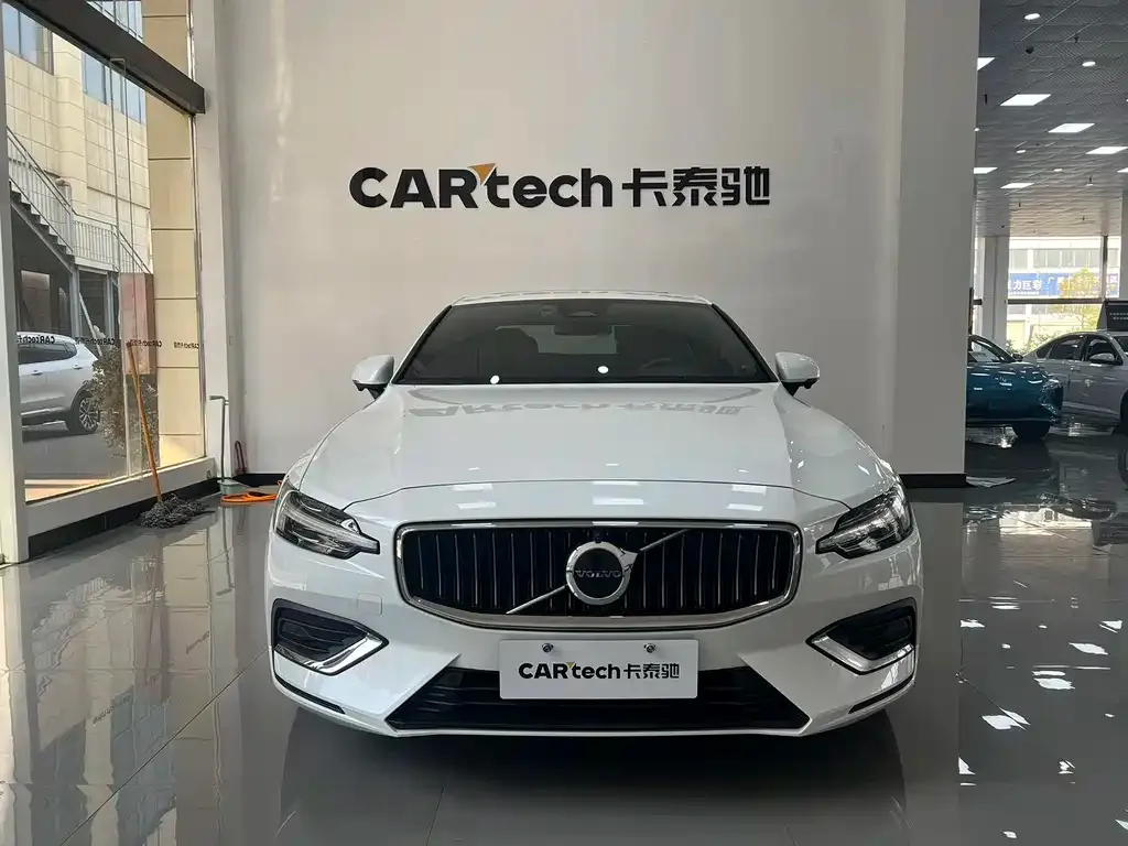 Volvo S60 2023 из CN, фото 7