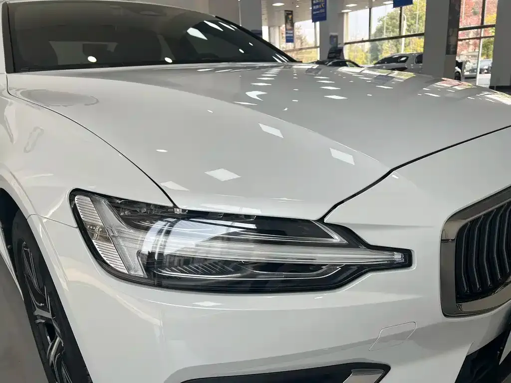 Volvo S60 2023 из CN, фото 9