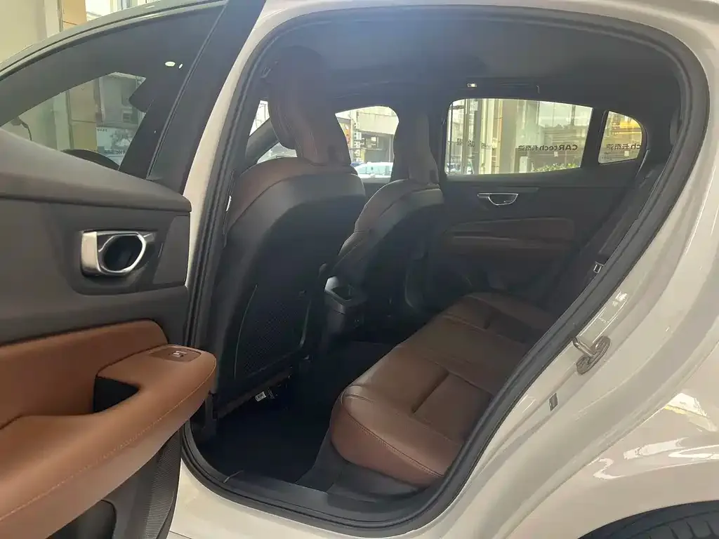 Volvo S60 2023 из CN, фото 8