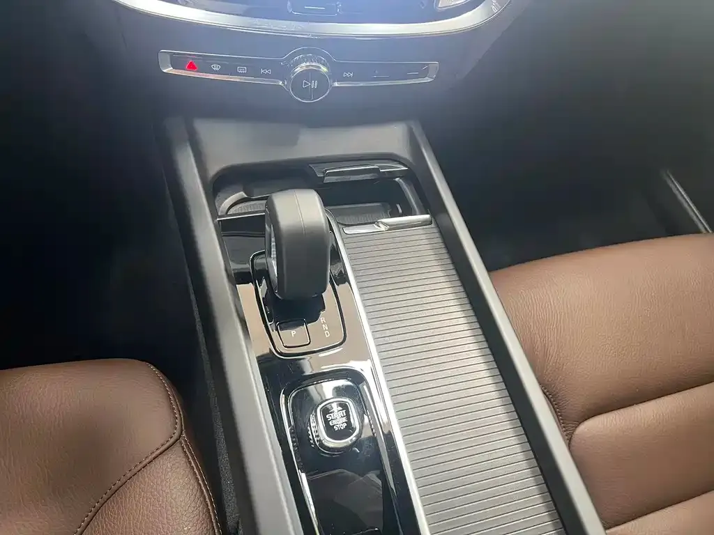 Volvo S60 2023 из CN, фото 3