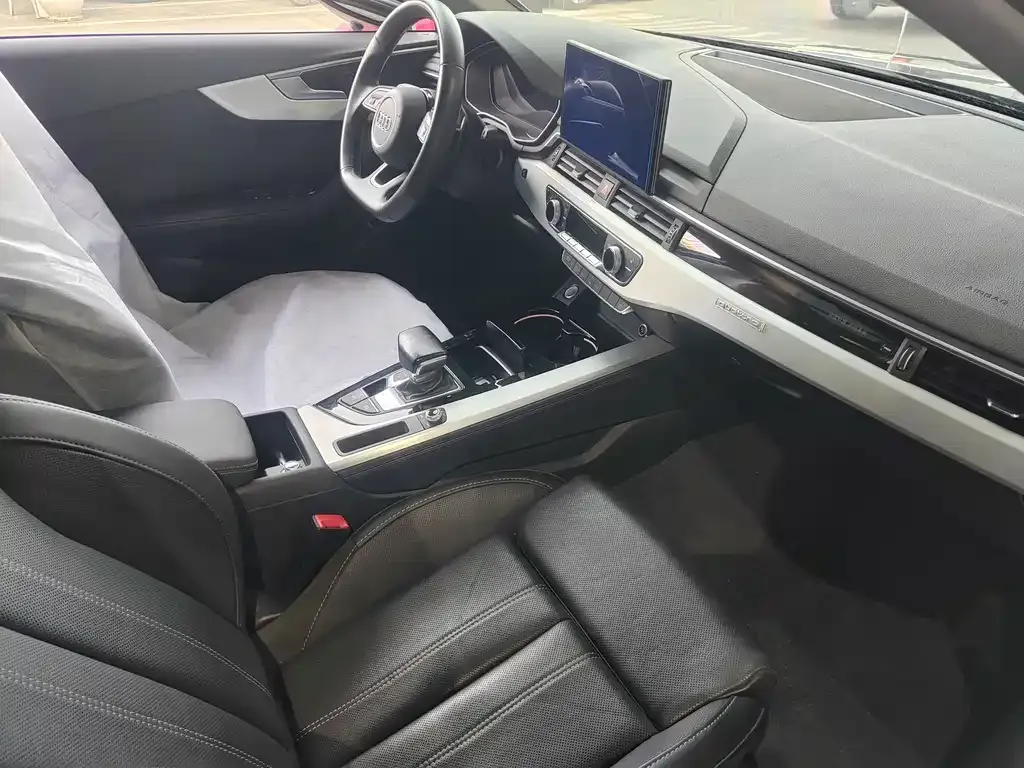 Audi A4L 2023 из CN, фото 4