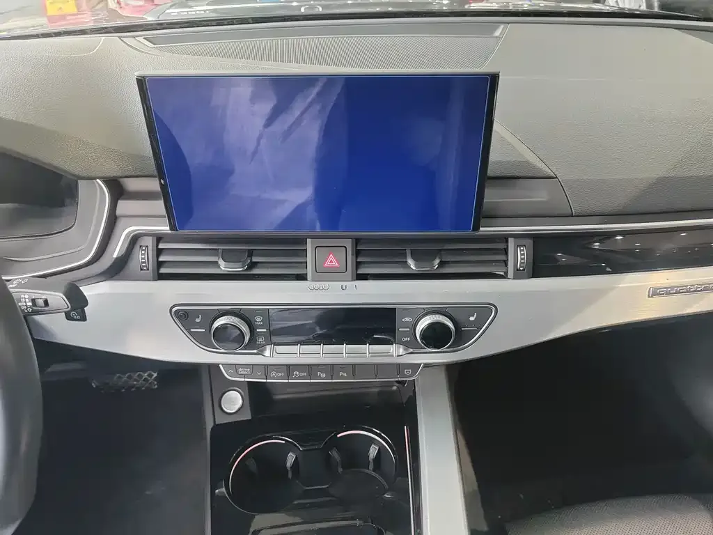 Audi A4L 2023 из CN, фото 7