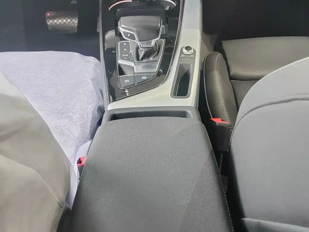 Audi A4L 2023 из CN, фото 9