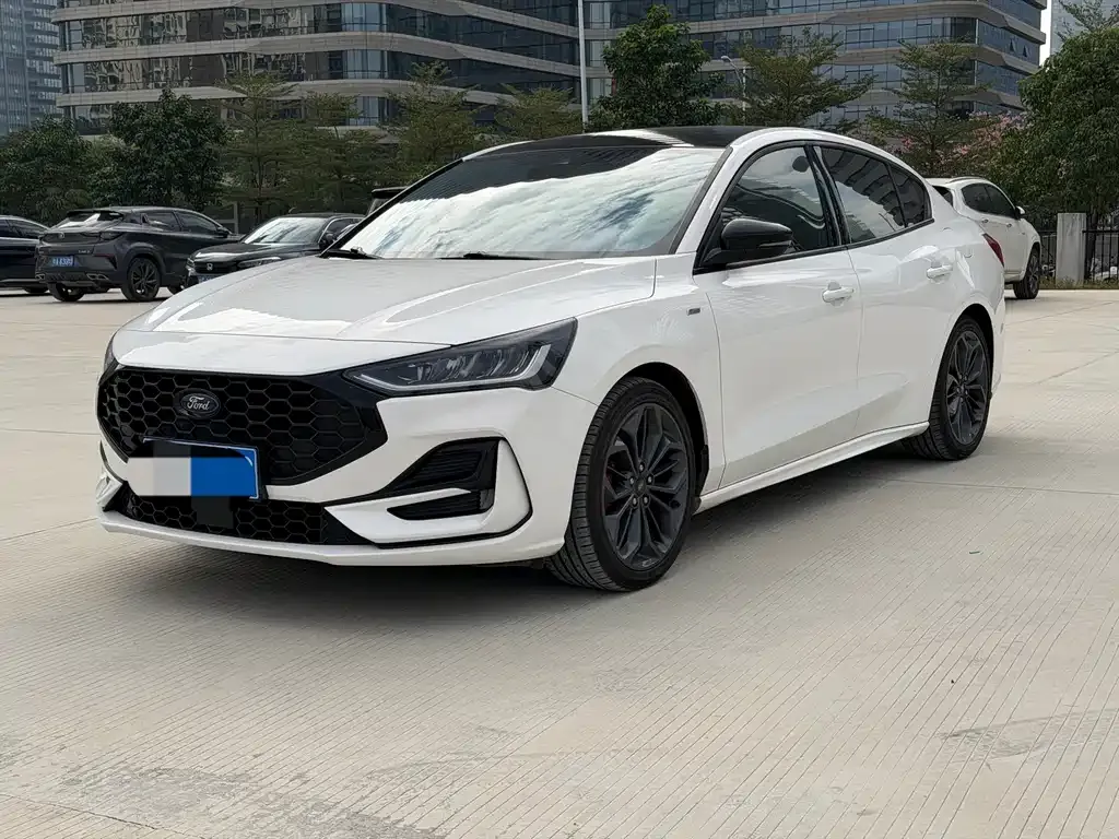 Ford Focus 2022 из CN, фото 1