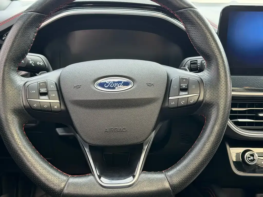 Ford Focus 2022 из CN, фото 10
