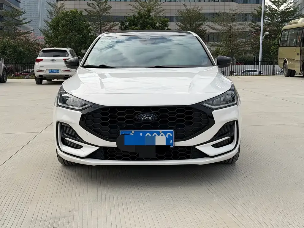 Ford Focus 2022 из CN, фото 2