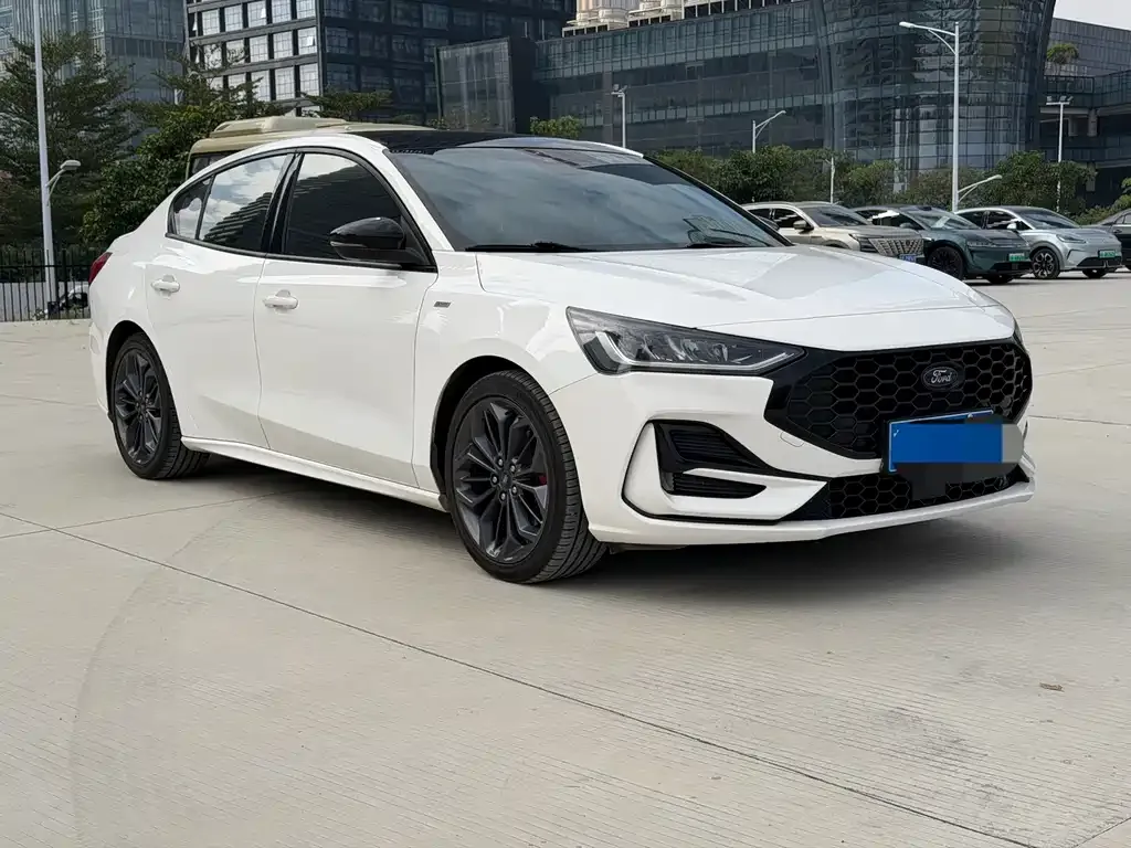 Ford Focus 2022 из CN, фото 3
