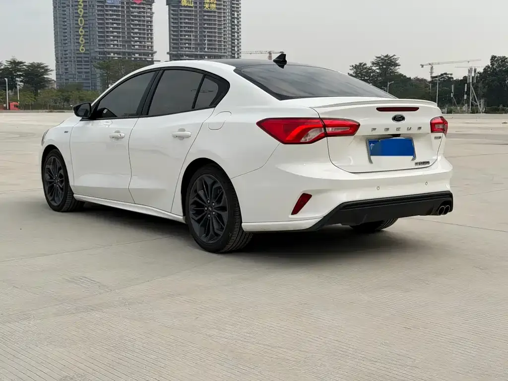 Ford Focus 2022 из CN, фото 4