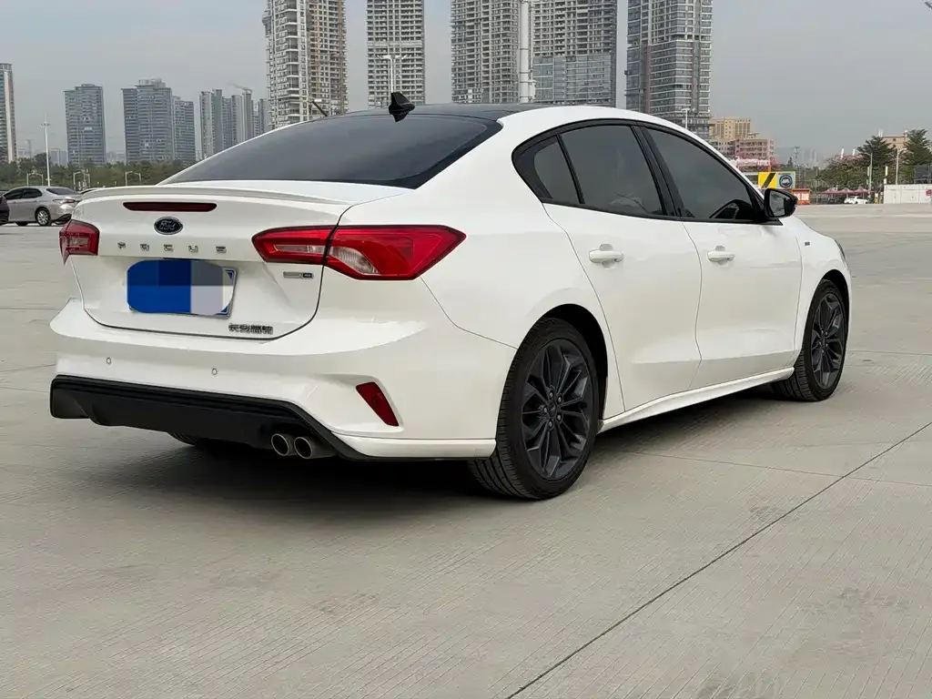Ford Focus 2022 из CN, фото 6