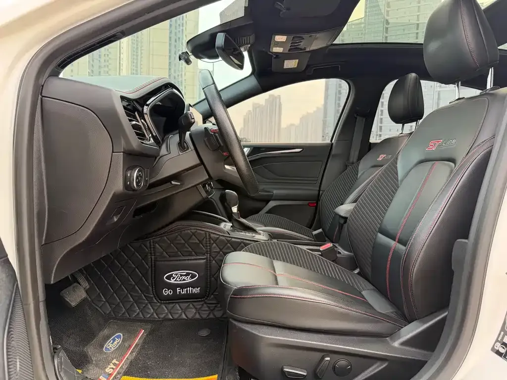 Ford Focus 2022 из CN, фото 7
