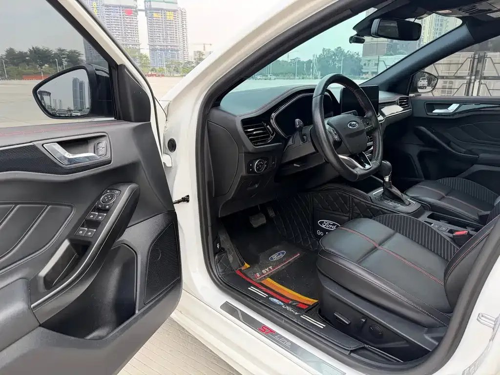 Ford Focus 2022 из CN, фото 8