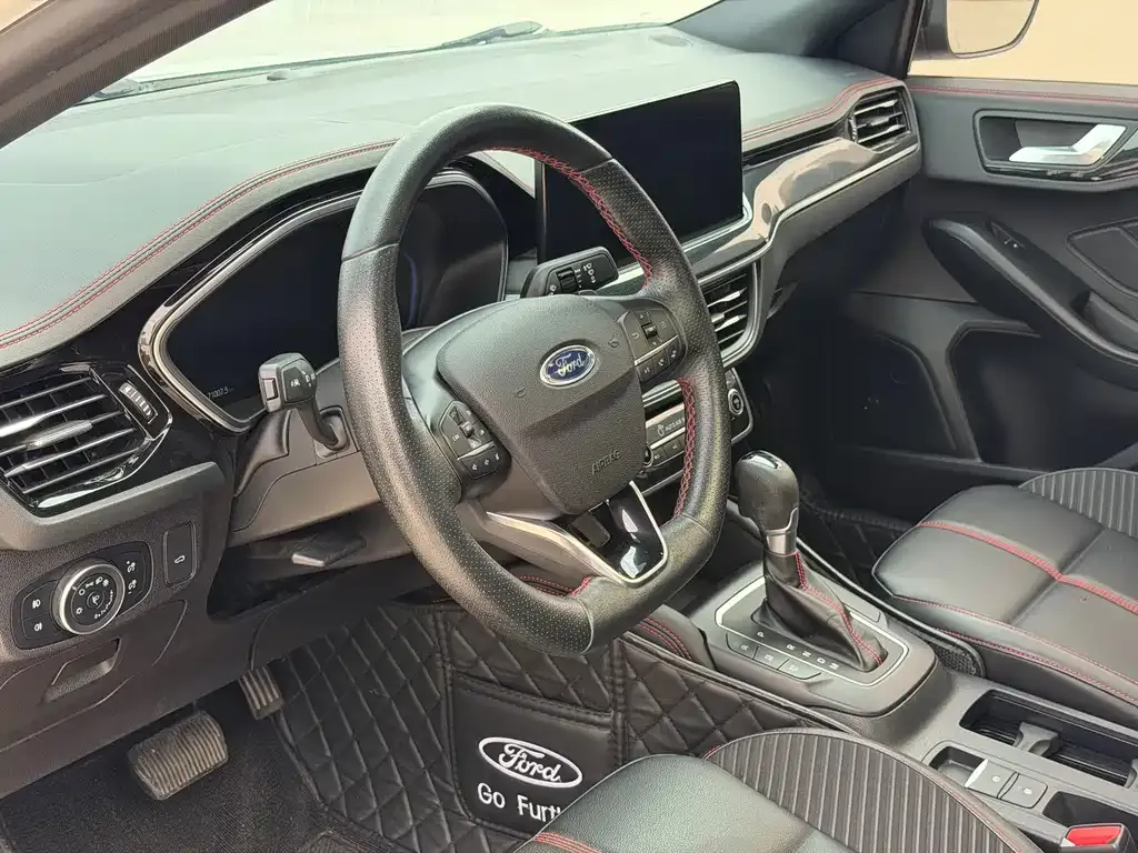 Ford Focus 2022 из CN, фото 9