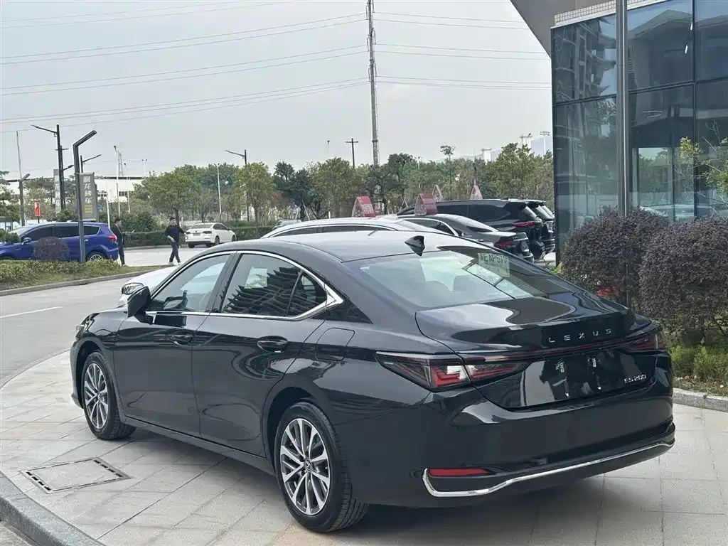 Lexus ES 2025 из CN, фото 5