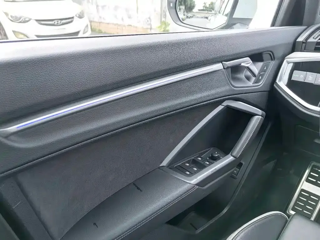 Audi Q3 2024 из CN, фото 6